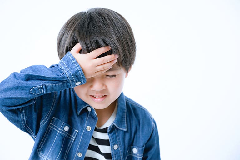 体調がすぐれない子ども